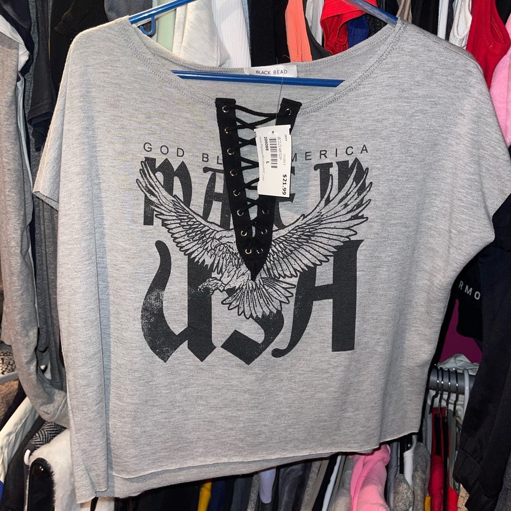 mystique boutique size large graphic tee